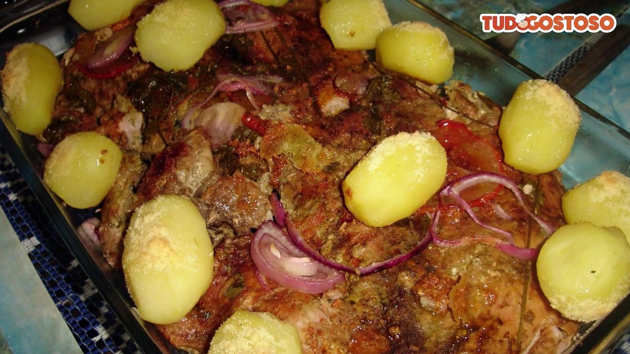 Atum ao forno com batatas gratinadas