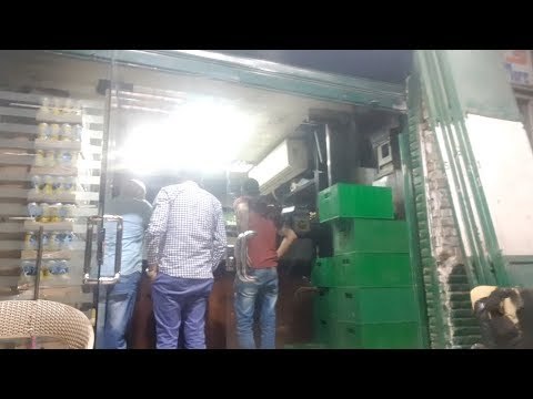 زحمة على محال الخمور في ليلة عيد الفطر