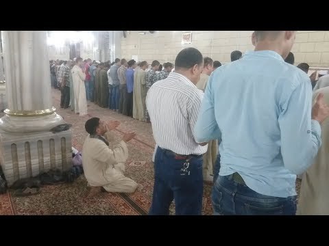 صلاة التراويح في مسجد الحسين في العشر الأواخر من رمضان