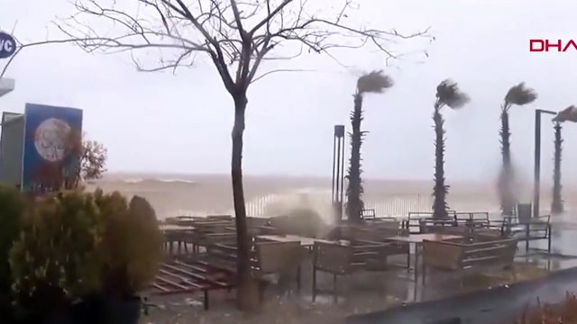 Antalya'daki fırtına DHA muhabirine zor anlar yaşattı