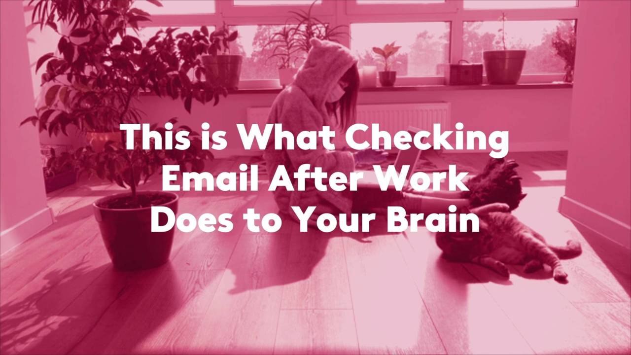 This is What Checking Email After Work Does to Your Brain