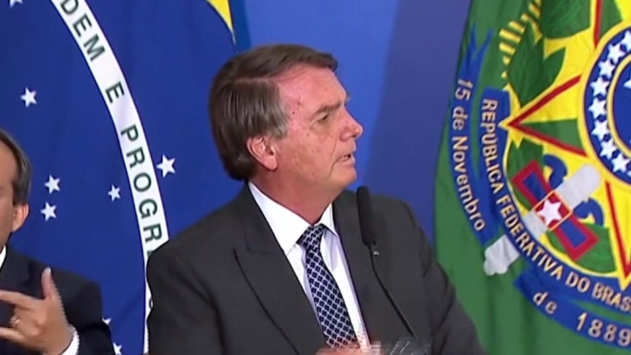 Bolsonaro justifica recusa à ajuda argentina para inundações