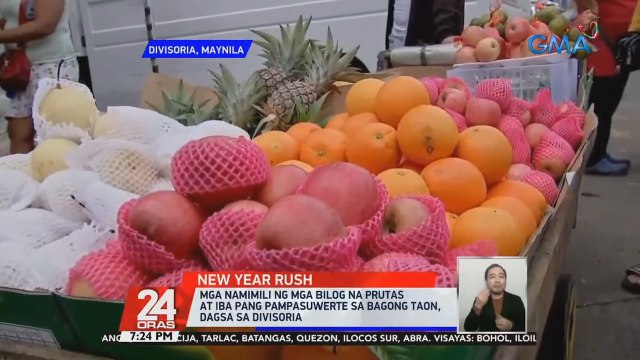 Mga namimili ng mga bilog na prutas at iba pang pampasuwerte sa bagong taon, dagsa sa Divisoria | 24 Oras