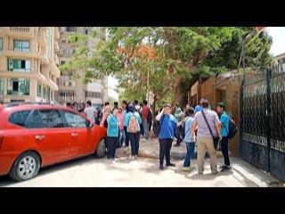 طلاب أولي ثانوي يشكون مادة الجغرافيا ويؤدون الامتحان بالتابلت