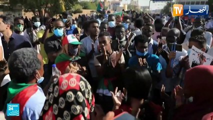 Video herunterladen: السودان: مظاهرات حاشدة في الخرطوم وقوات الأمن تواجهها بغازات مسيلة للدموع