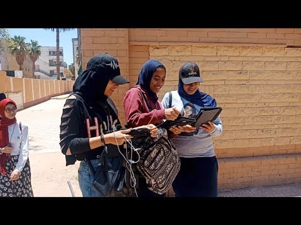 طلاب أولى ثانوي يشكون من الرياضيات على التابلت: القلم كان تقيل