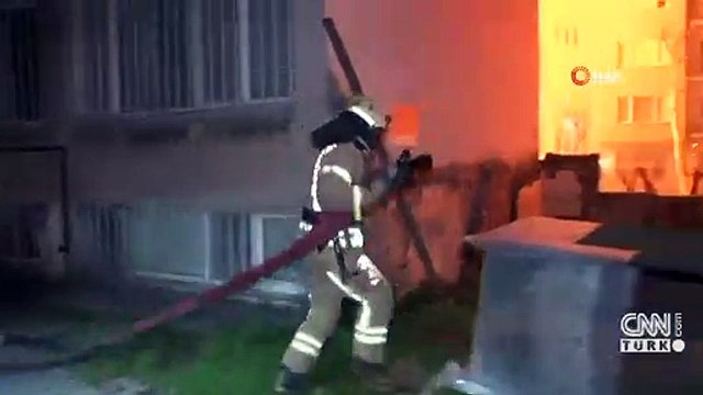 2 katlı ahşap bina alev alev yandı