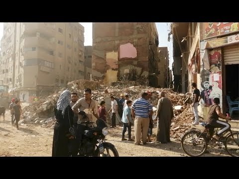 شاهد عيان على سقوط عقار إمبابة: صحينا لقينا البيت بيقع.. كان سليم تماما
