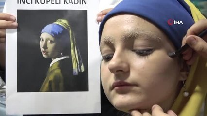 Öğrenciler arkadaşlarına makyaj yaptı, görenler gözlerine inanamadı