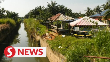 Download Video: Kampung Giching folk want a sturdier bund to deal with flood problem