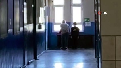 Öğretmen açığa alındı