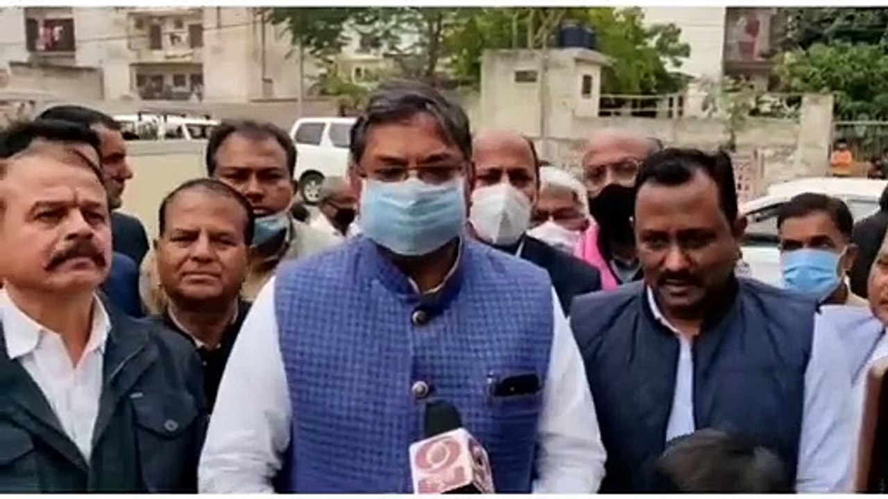 महाश्रमण पहुंचे भाजपा प्रदेशाध्यक्ष सतीश पूनियां के आवास पर, पूनियां ने भेंट की 'RSS in 21 Century' पुस्तक