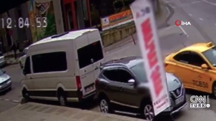 Köpeğe çarpan sürücü umursamadan kaçtı