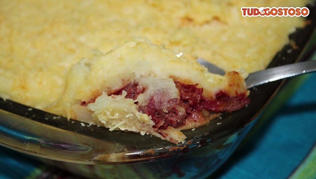 Escondidinho de carne seca com purê de batatas