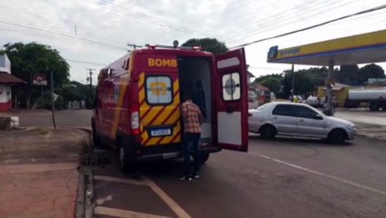 Скачать видео: Bombeiros atendem vítima de queda de veículo no Bairro Brasília