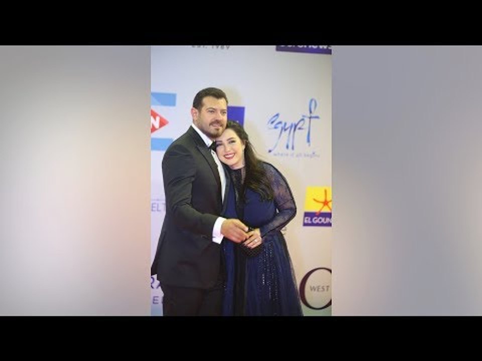 رومانسية بين عمرو يوسف وكندة على الريد كاربت بم...