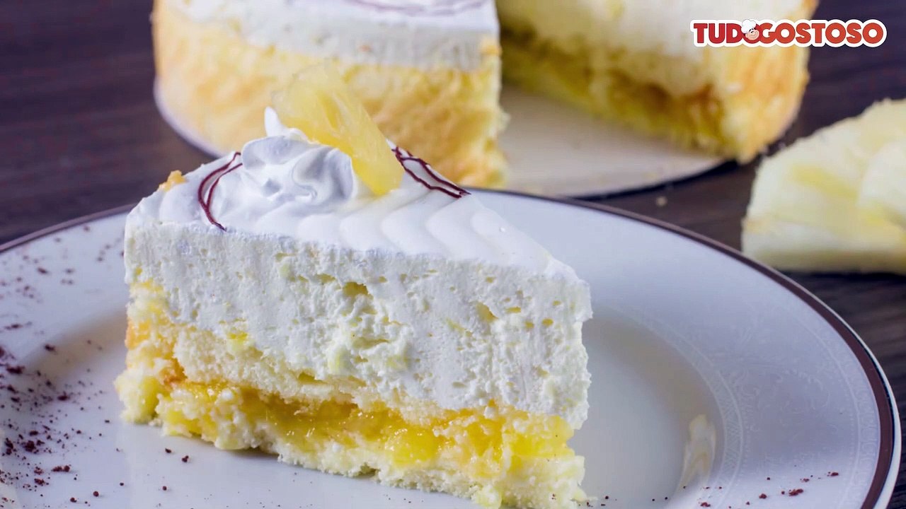 Bolo de abacaxi com creme