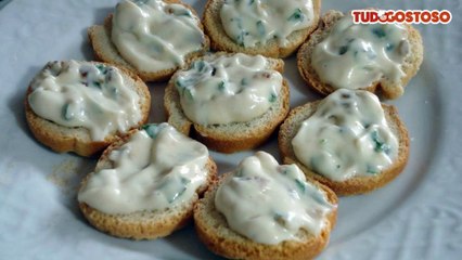 Patê de queijo com cebola