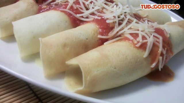 Panqueca com recheio de carne moída e mussarela