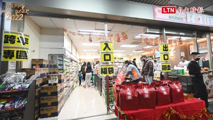 迎台北101跨年煙火商機 信義區超商拆門備戰