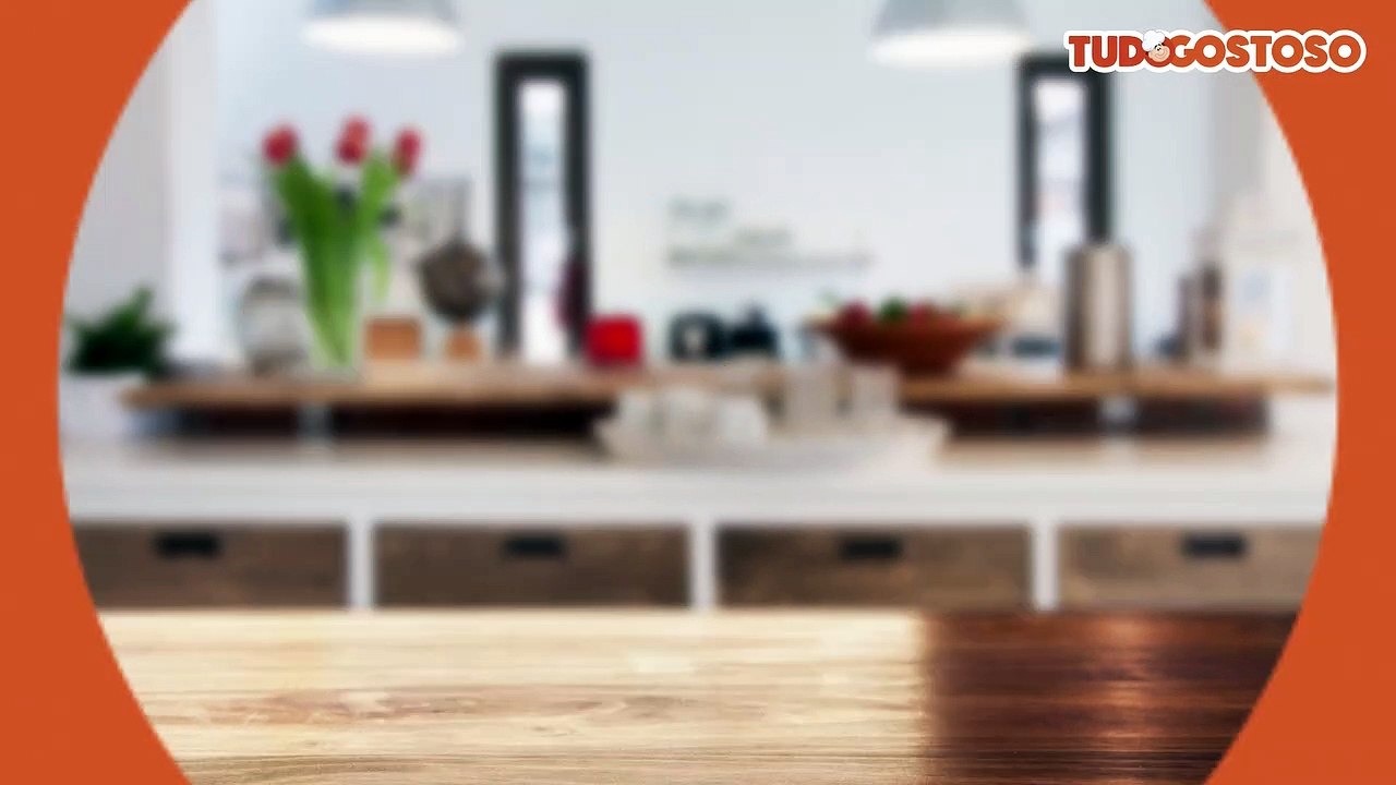 Torta de frango com creme de leite e mussarela