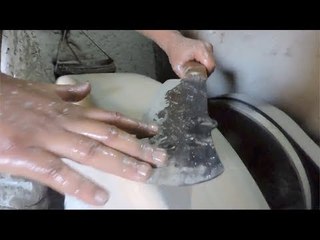 مؤمن سنان سكاكين يمهد الأضحية للذبح الرحيم