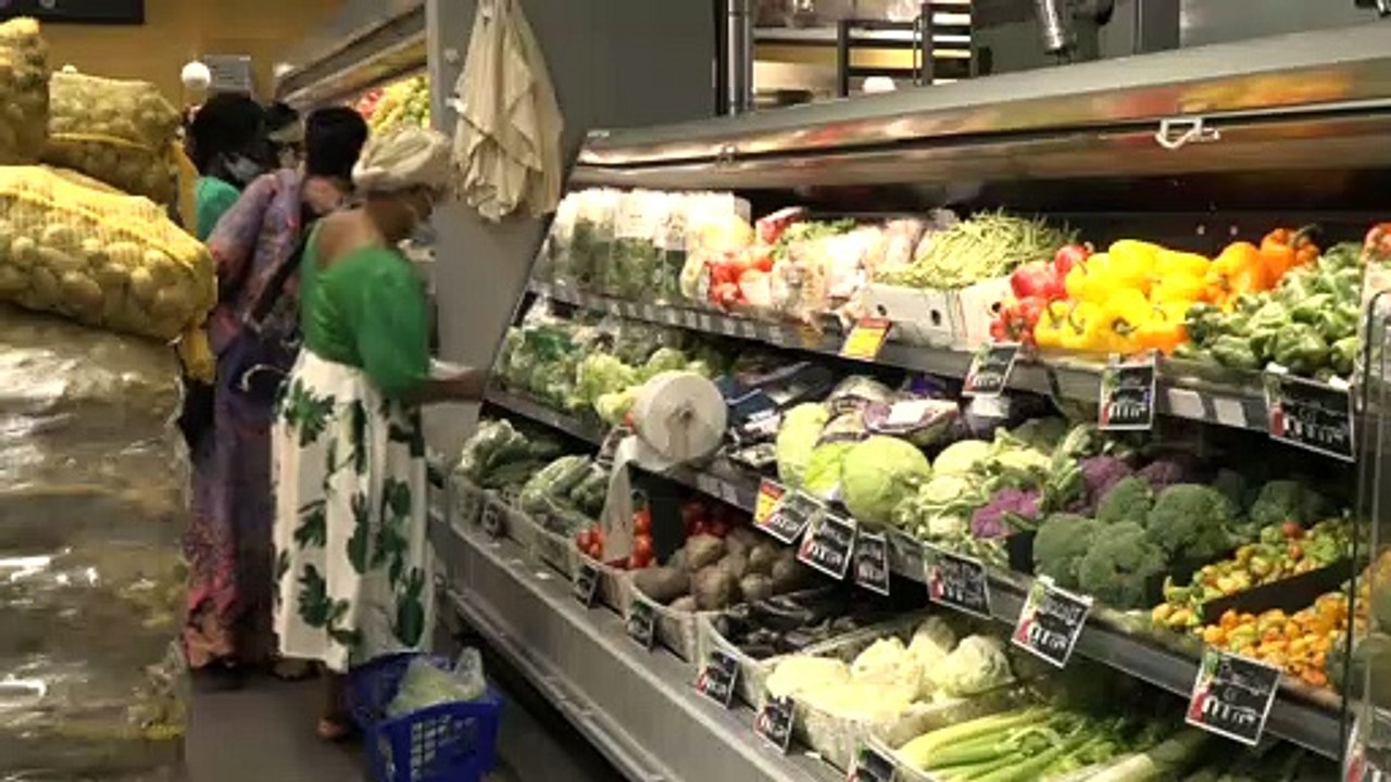 Fêtes de fin d'année 2021 : les retardataires se bousculent dans les magasins