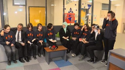 EMİNE ERDOĞAN: SOSYAL MEDYANIN EN GÜÇLÜ PANZEHRİ, FAYDALI KİTAPLARDIR