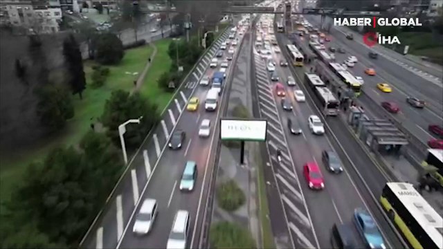 Yola çıkacaklar dikkat! İstanbul'da yeni yıla saatler kala trafik yoğunluğu