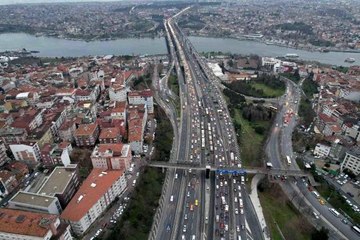 Yılbaşına saatler kala İstanbul trafiğinde yoğunluk