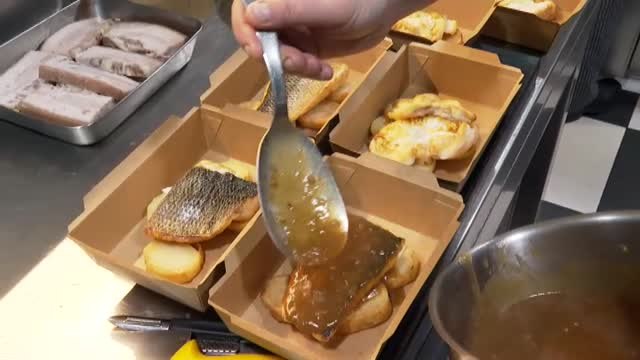 Los menús para llevar de Nochevieja se disparan por Ómicron