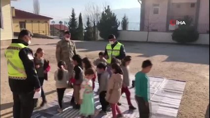 Son dakika haberleri... Jandarmalardan oyun oynar gibi trafik eğitimi aldılar