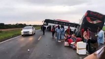 Acidente grave envolvendo ônibus de turismo que saiu do DF deixa óbitos e feridos na Bahia