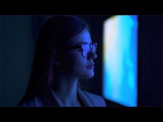 6 مخاطر للضوء الأزرق.. أبرزها السمنة المفرطة