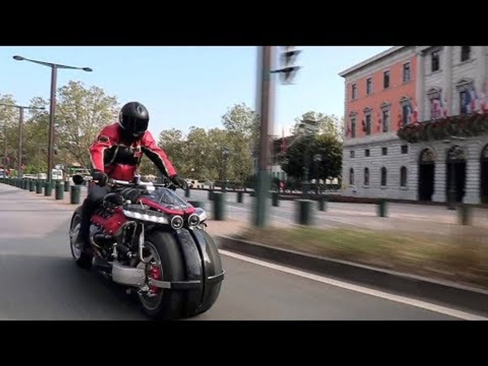 أحدث موتوسيكل في العالم   كهربائي يتحول إلى طائرة في دقيقة