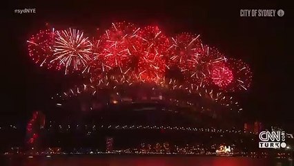 Dünya 2022'ye merhaba diyor