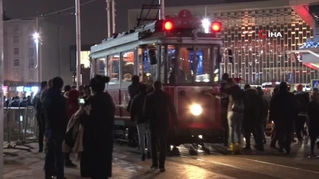 Taksim Meydanı ve İstiklal Caddesi'nde yeni yıl heyecanı