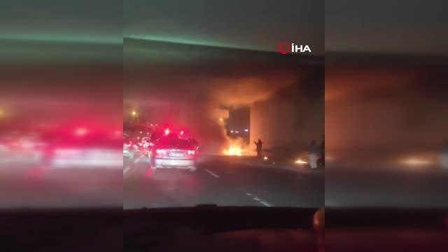 Bayrampaşa'da hafif ticari araç alev alev yandı