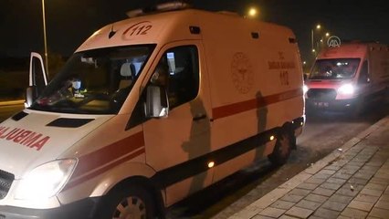 Hafif ticari araç şarampole devrildi, 3 kişi yaralandı