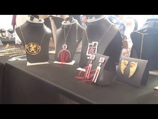 حلي بالصيني.. إبداع طلاب فنون تطبيقية على كل شكل ولون