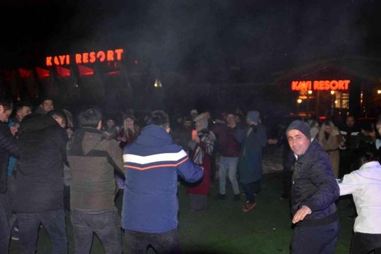 Sarıkamış Kayak Merkezi'nde eksi 20 derecede yılbaşı coşkusu