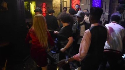 Afrikalı öğrenciler yılbaşına eğlenerek girdi