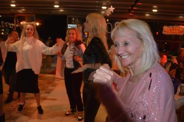 Didim'de yaşayan İngilizler yılbaşını Türklerle birlikte kutladı