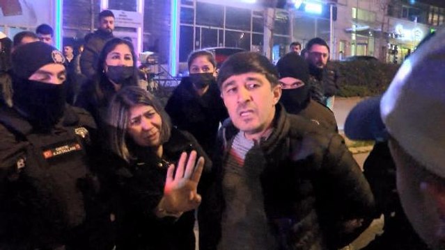 BEYLİKDÜZÜ'NDE YILIN İLK SAATLERİNDE 11 ARACIN KARIŞTIĞI FECİ KAZA; 10 KİŞİ YARALANDI