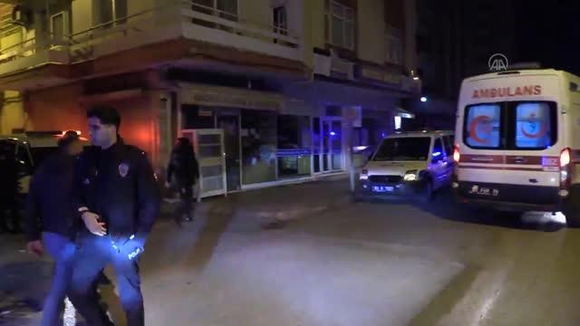 Kavgaya müdahale eden polis bıçakla yaralandı