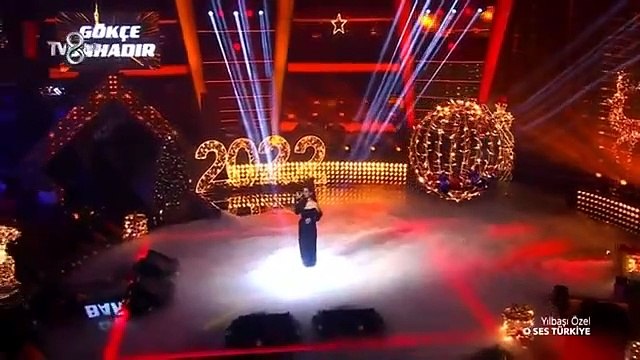 Gökçe Bahadır O Ses Türkiye yılbaşı programında jüriyi büyüledi!