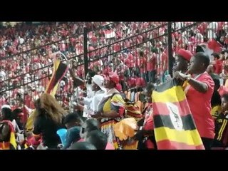 جمهور أوغندا يرقص على الأغاني المصرية في استاد القاهرة