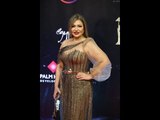 ليلى علوي تتألق بإطلالة ذهبية في افتتاح القاهرة السينمائي