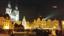 Çekya'da yeni yıl coşkuyla kutlandıStaromestke Namesti meydanında binlerce kişi yeni yılı havai fişeklerle karşıladı