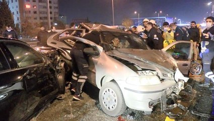 Gece yarısı 11 araç birbirine girdi, 10 kişi yaralandı